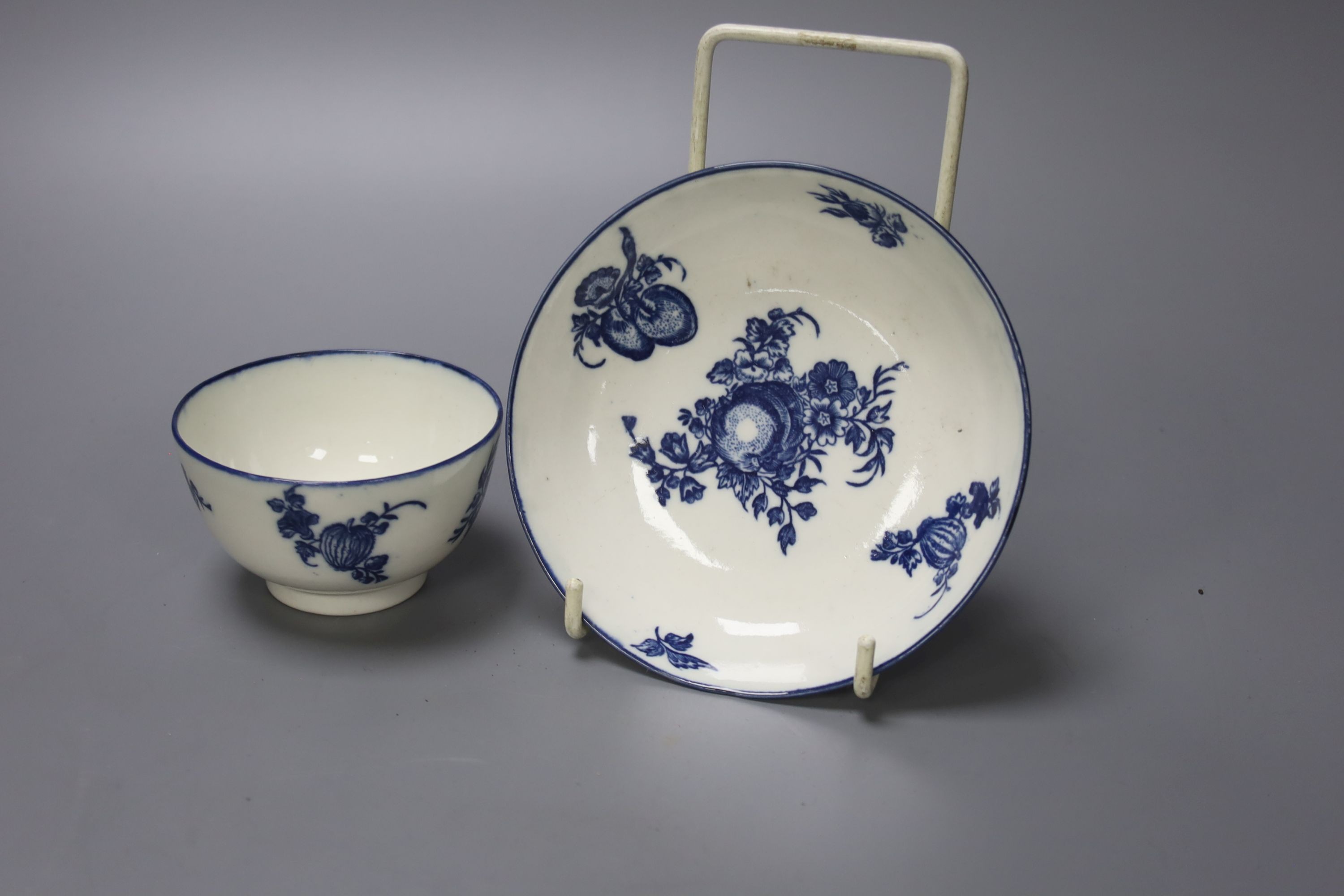 A Worcester blue and white tea bowl and saucer, c.1780, 12.5cm